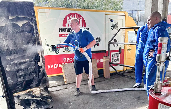 1й етап теоретичного курсу (ППУ)2й етап теоретичного курсу (Полісечовина, розширений пакет )Ознайомлення з ППУ та його видами.Правильний вибір густини та товщини матеріалуРозрахунок витрат матеріалу та температурний режим.Вирішення проблем, що виникають під час роботи з ППУ та їх причини.Технічне обслуговування та консервація обладнання.
